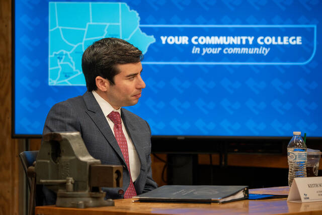 Acting US Labor Secretary Sonderling Visits LCCC for discussion on PA Works